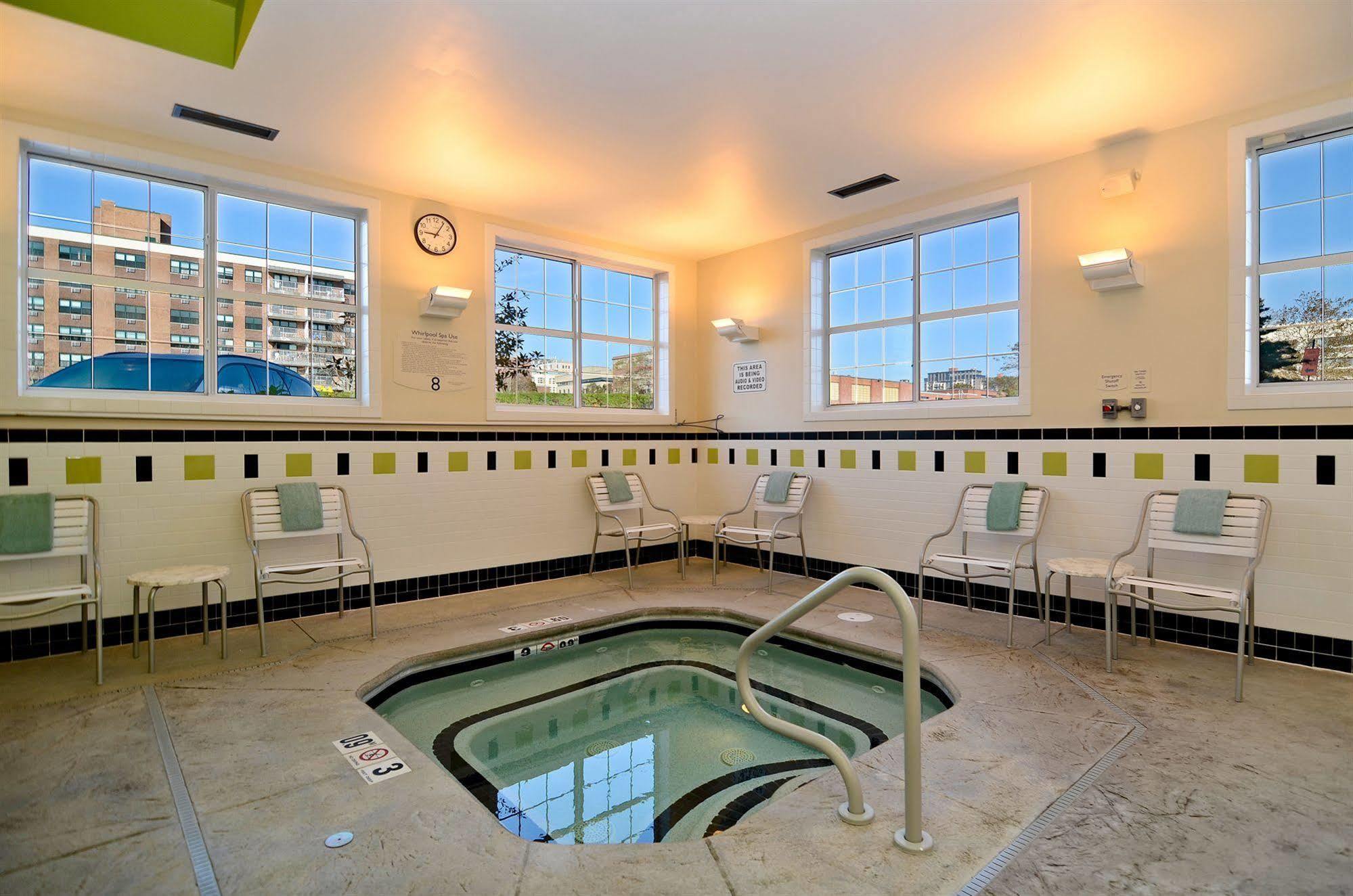 Hotel Fairfield And By Marriott 3*